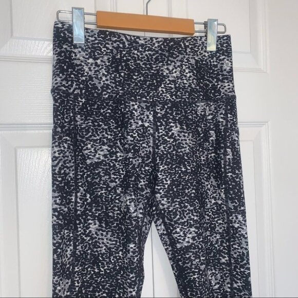 Reebok Leggings Women’s Size Small White Black Grey Spotted High Waisted Pockets - Picture 3 of 13